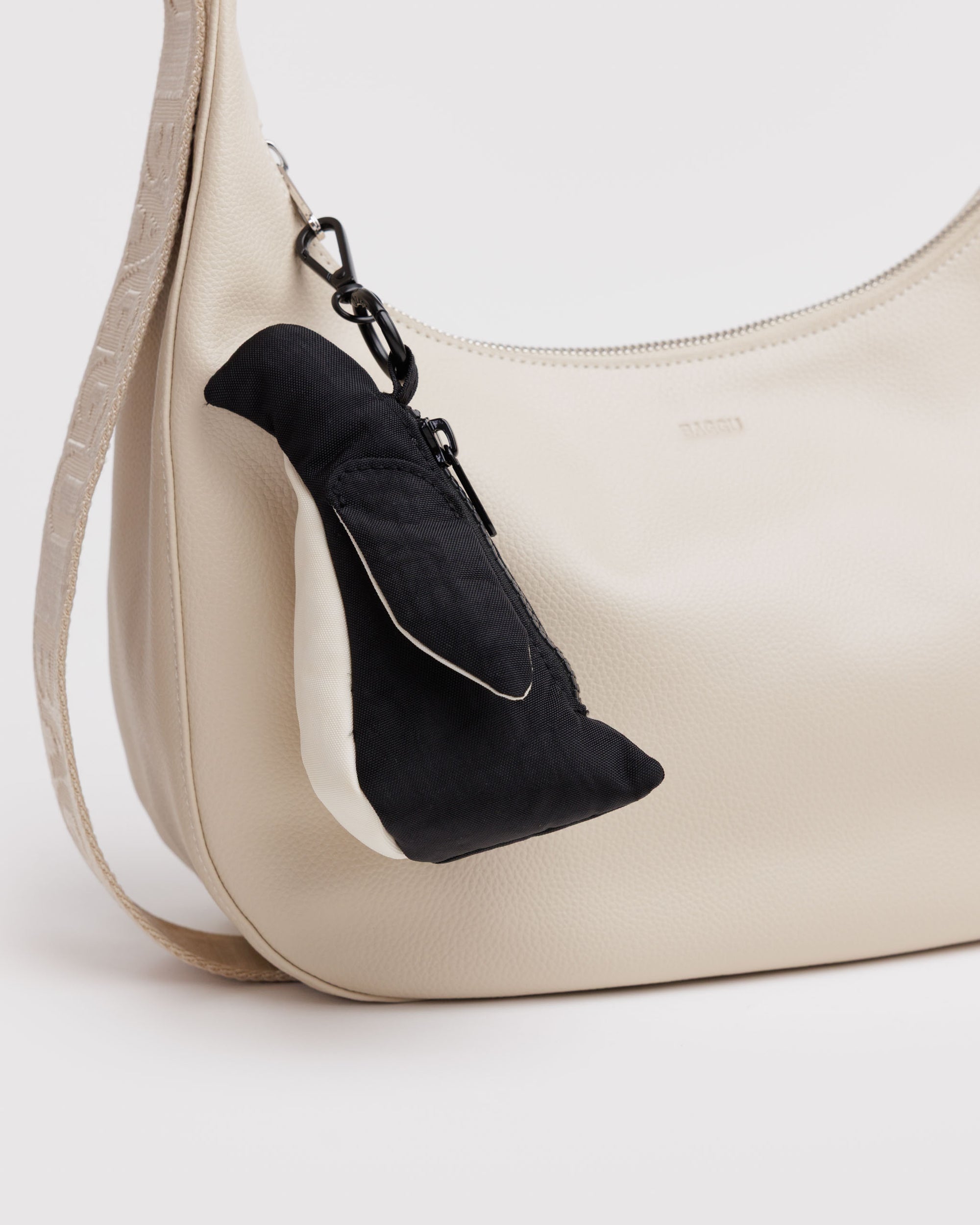 BAGGU Charm - Penguin Black & White