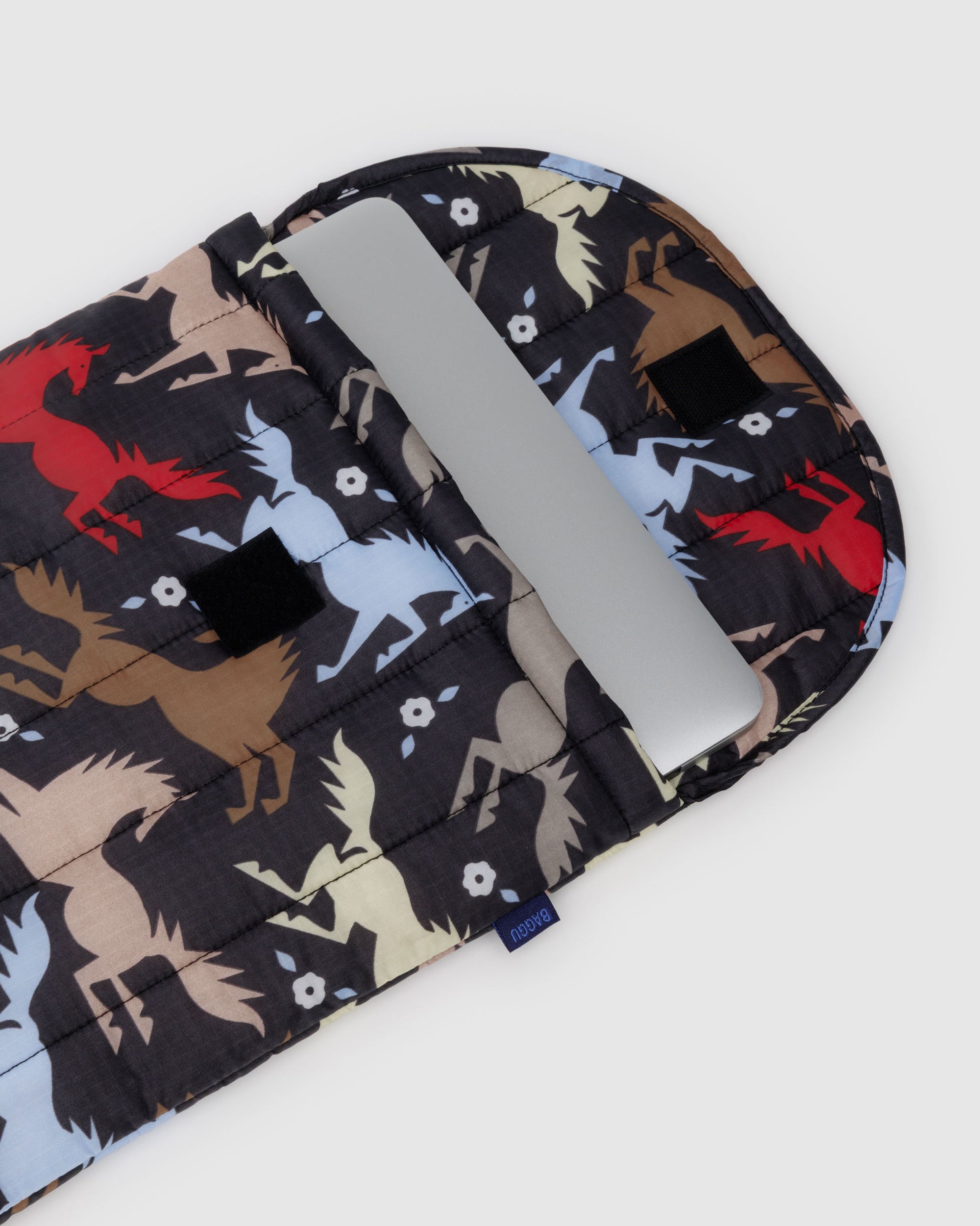 BAGGU Puffy Laptop Sleeve 16" - Horse Cut-Outs