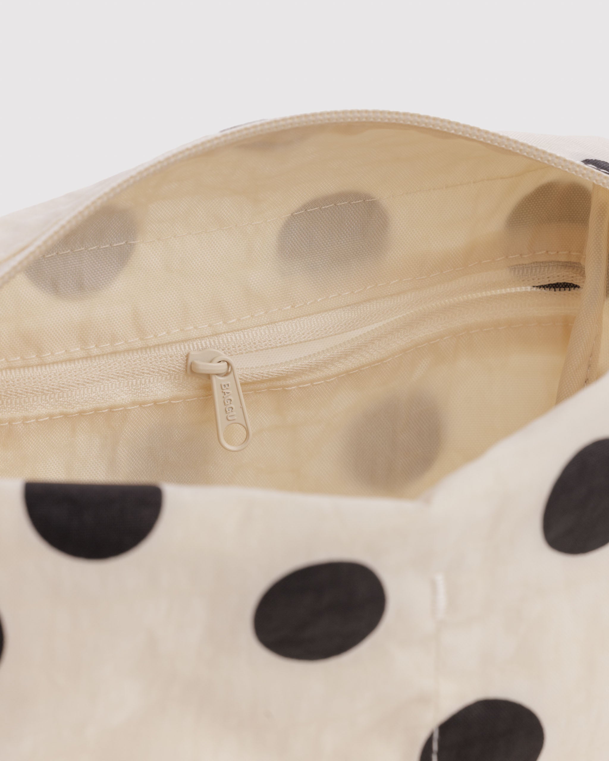 BAGGU Dopp Kit - Cream & Black Polka Dot