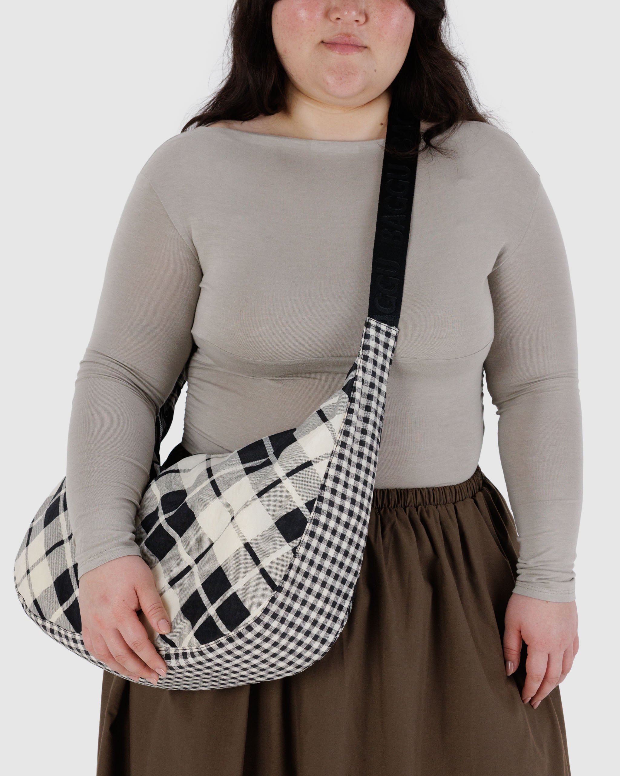 BAGGU Large Nylon Crescent Bag - Mixed Plaid
