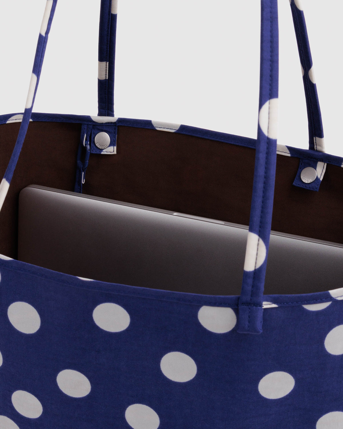 BAGGU Large Nylon Reversible Tote - Navy Polka Dot Mix