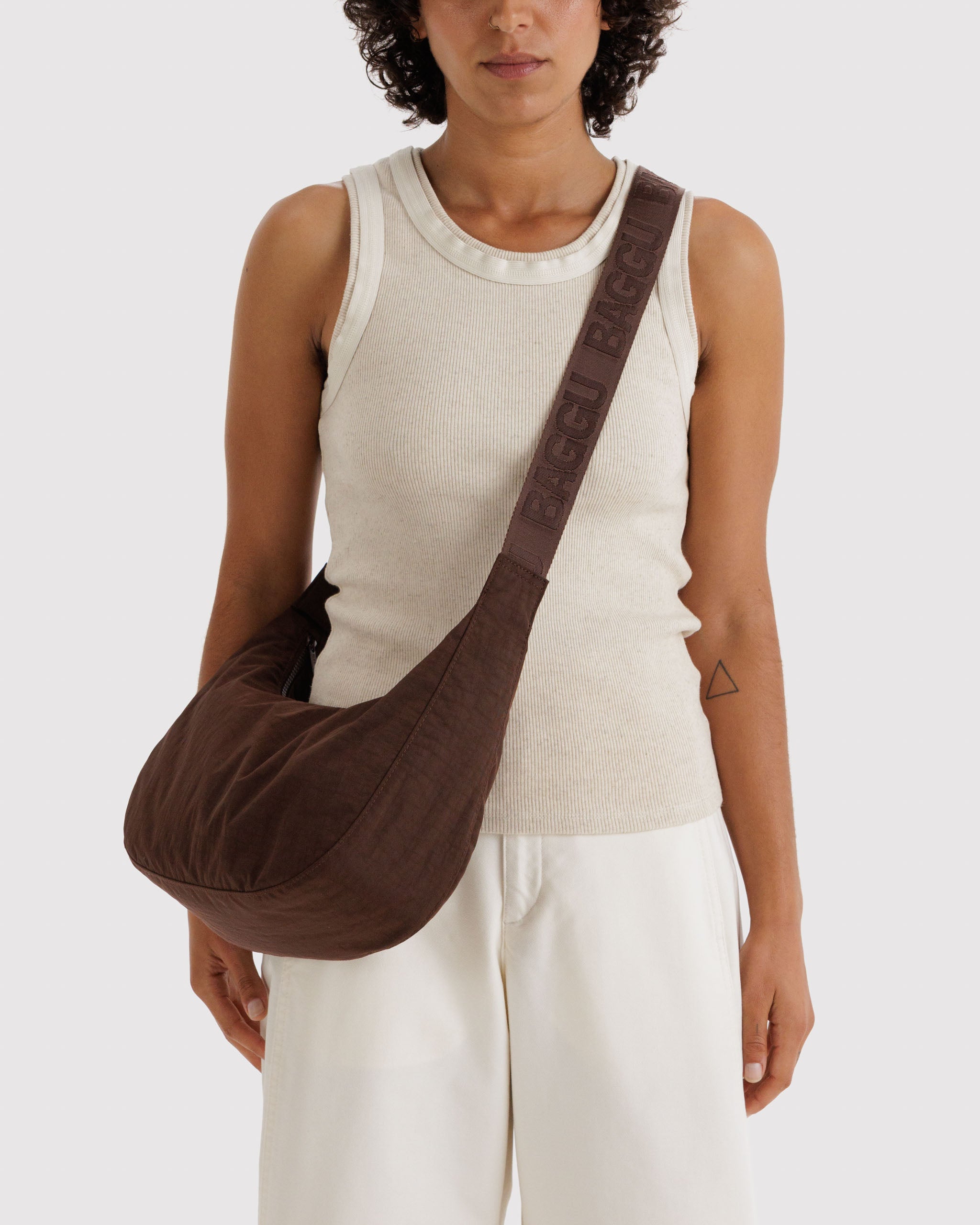BAGGU Medium Nylon Crescent Bag - Coffee