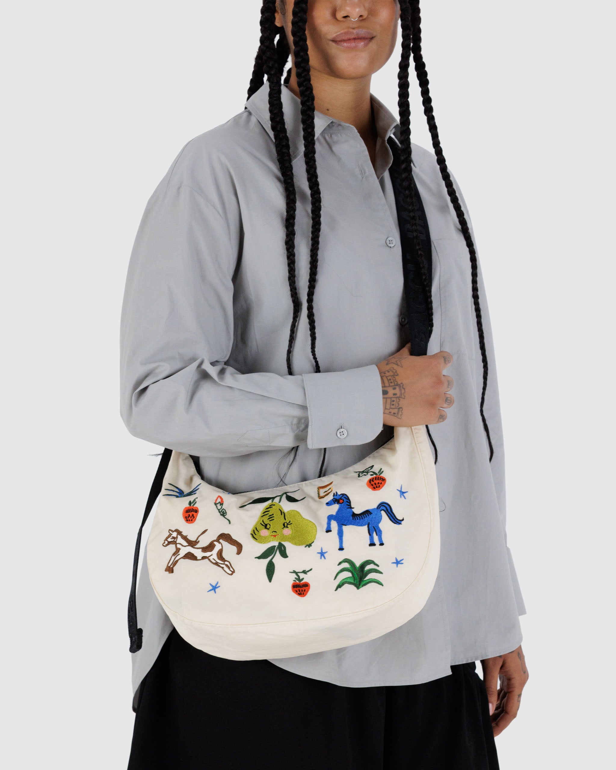 BAGGU Medium Nylon Crescent Bag - Embroidered Painted Prairie