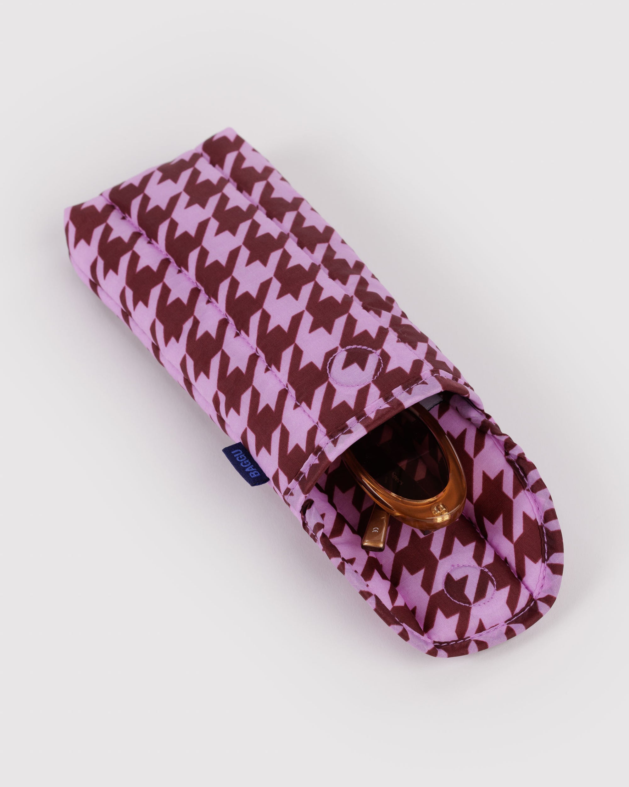 BAGGU Puffy Glasses Sleeve - Pink Houndstooth