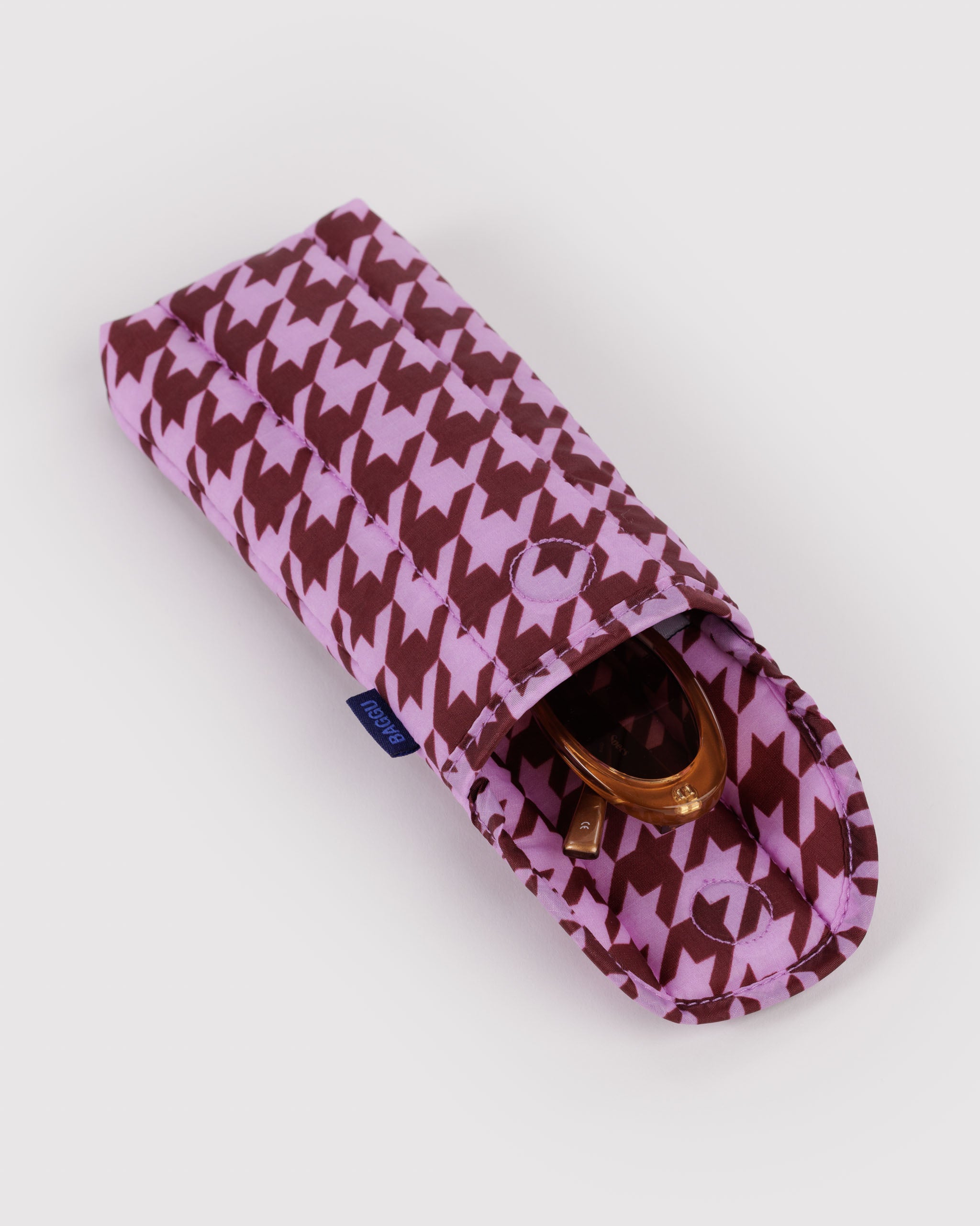 BAGGU Puffy Glasses Sleeve - Pink Houndstooth