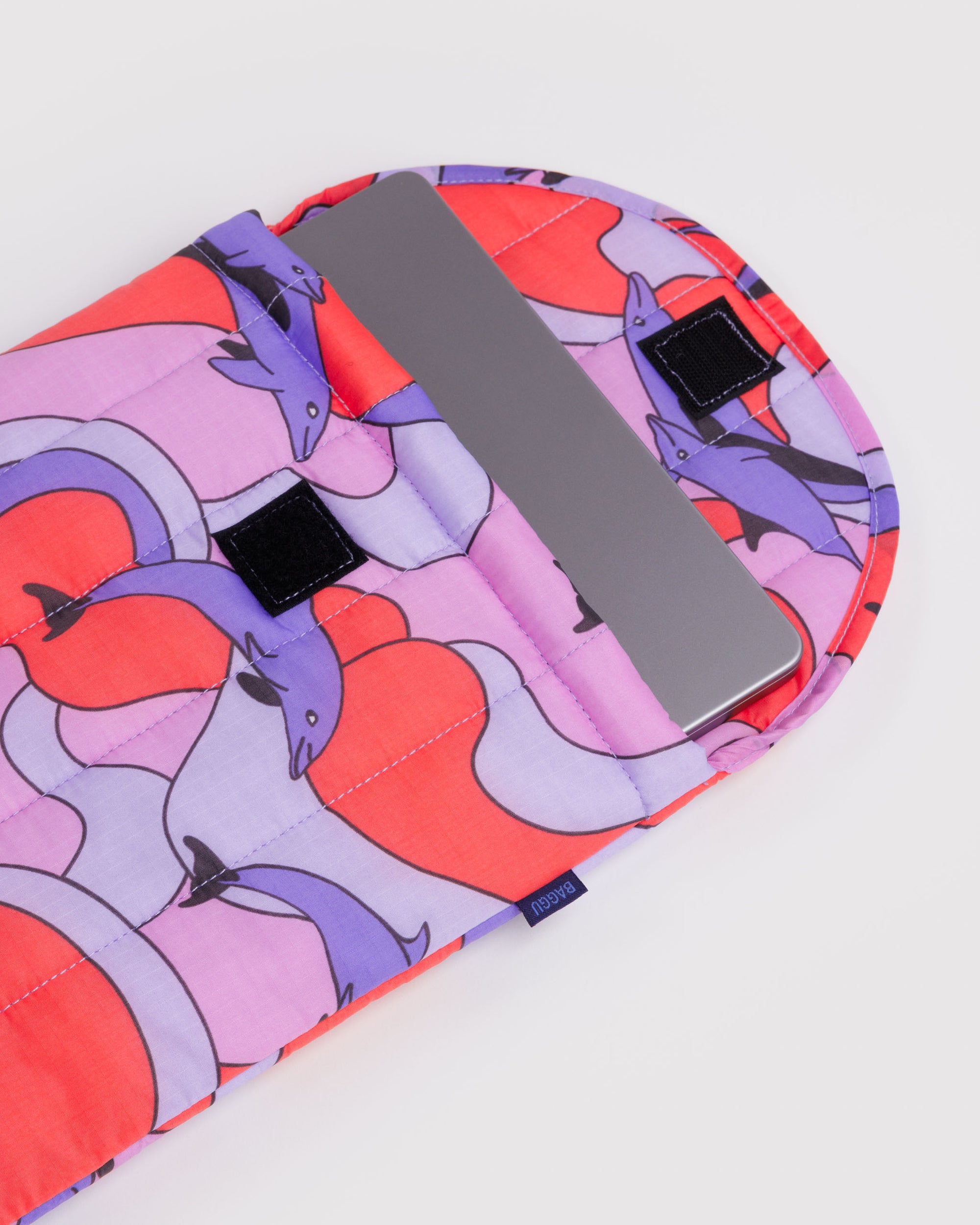 BAGGU Puffy Laptop Sleeve 13/14" - Dolphins