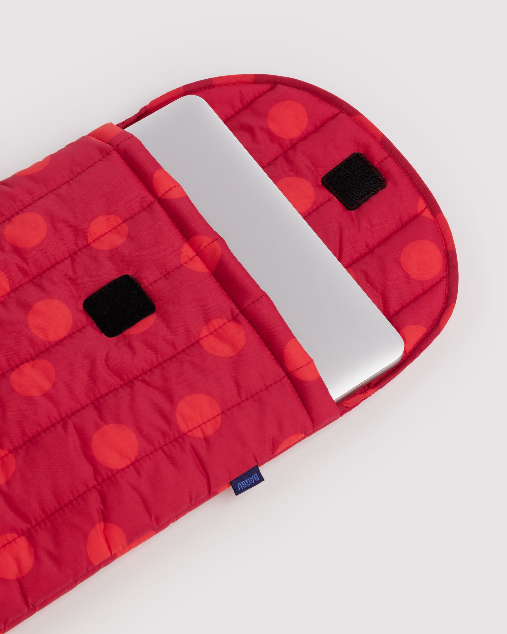 BAGGU Puffy Laptop Sleeve 13"/14" - Red Polka Dot