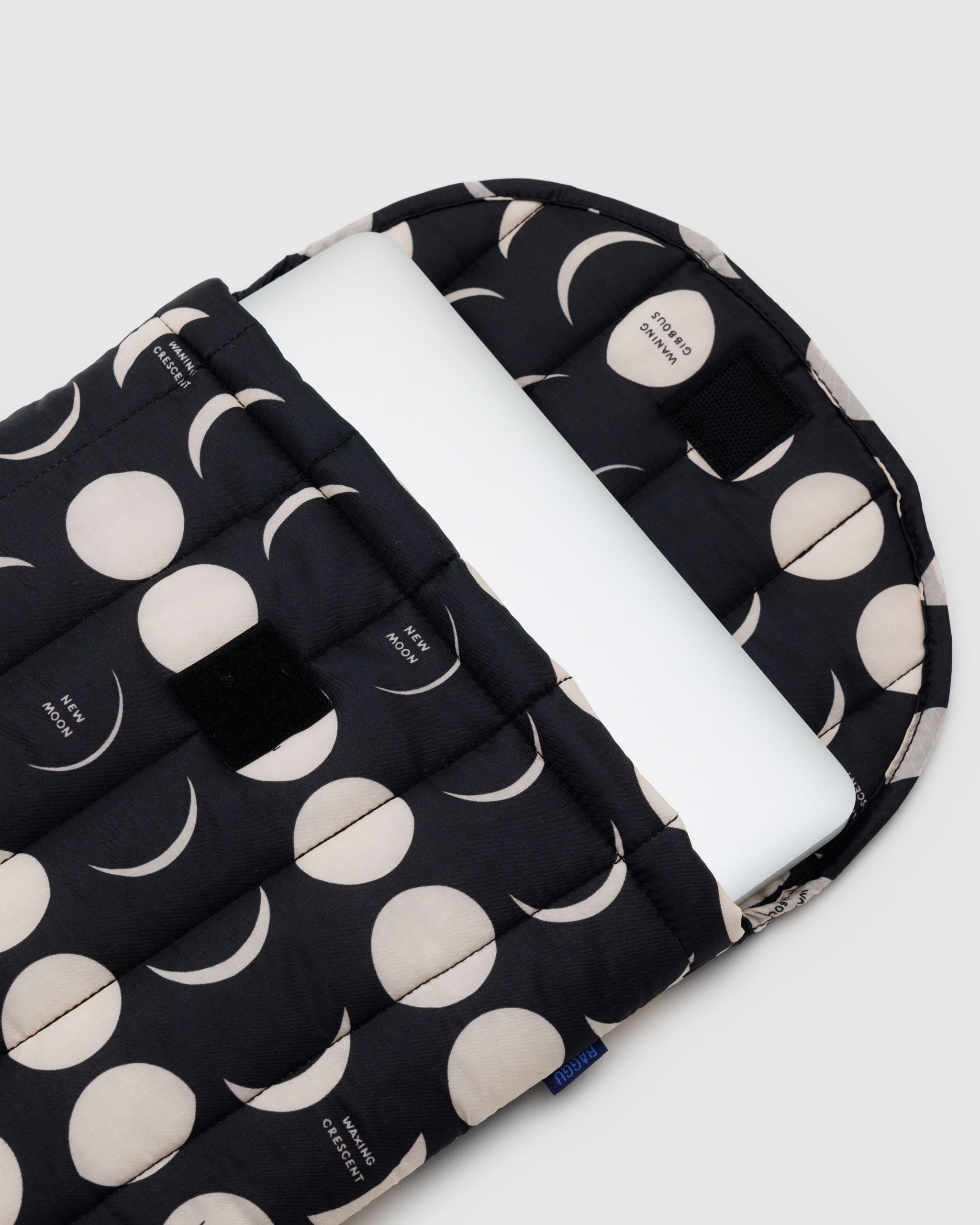 BAGGU Puffy Laptop Sleeve 16" - Moon