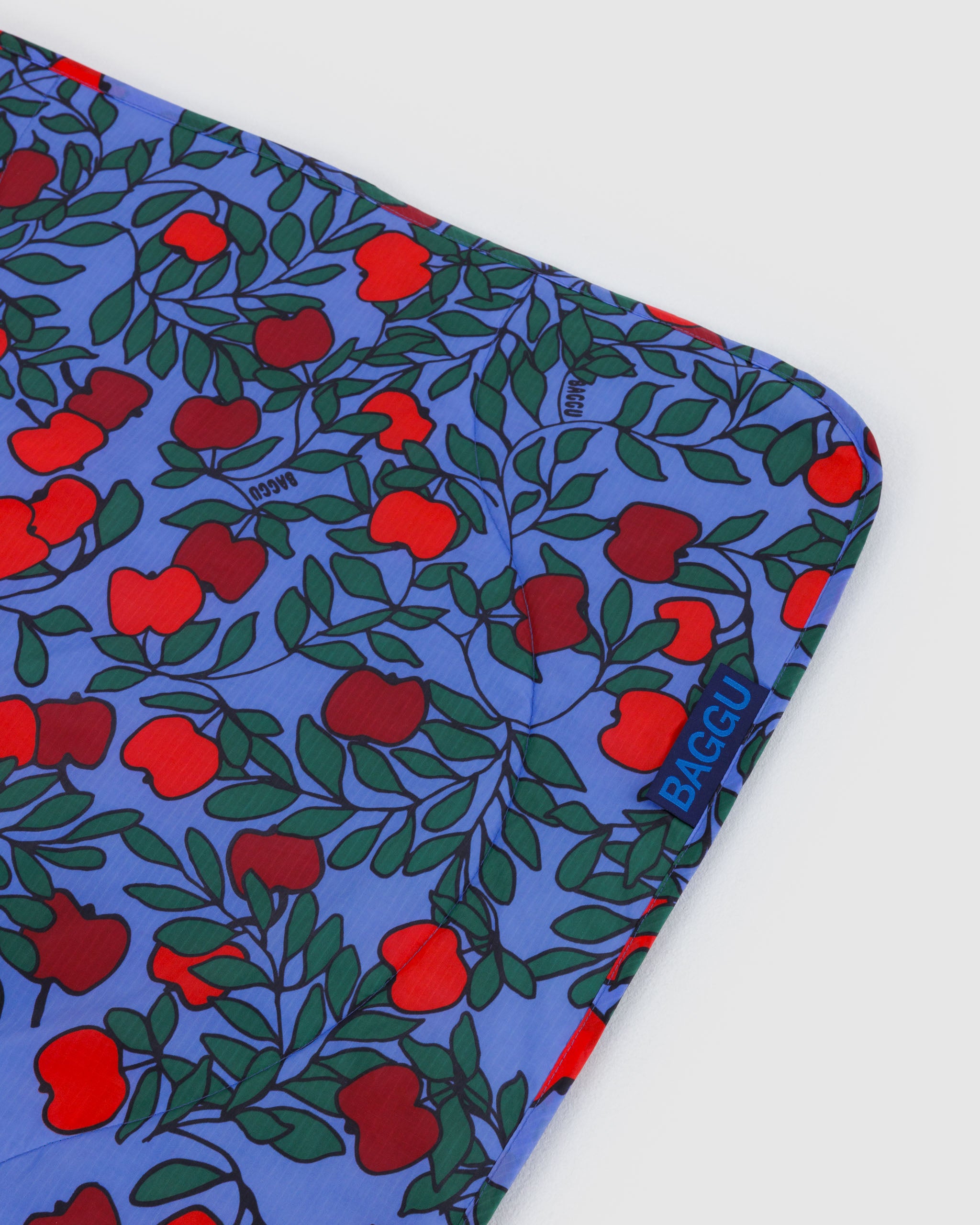 BAGGU Puffy Picnic Blanket - Apple Tree