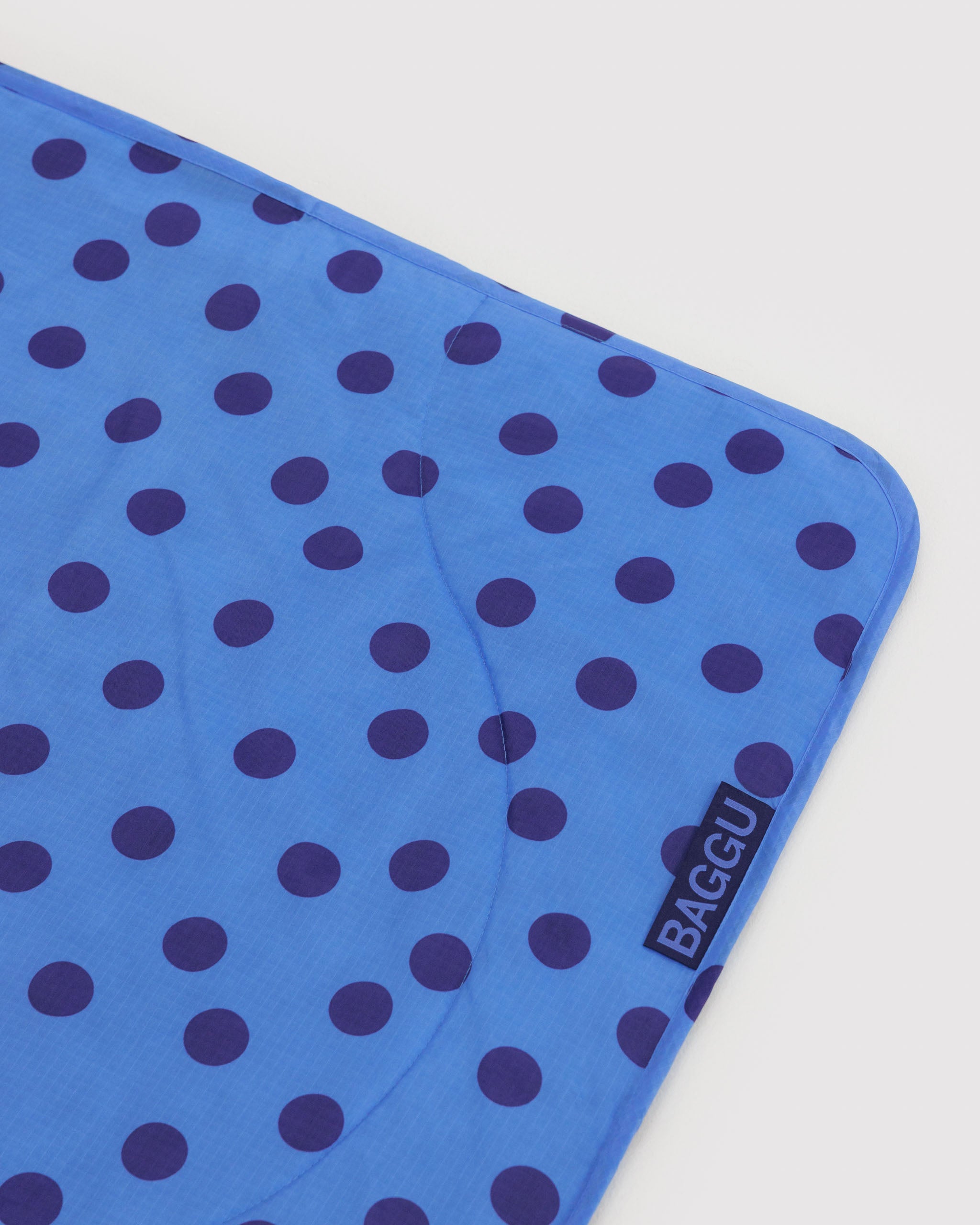 BAGGU Puffy Picnic Blanket - Blue Polka Dot