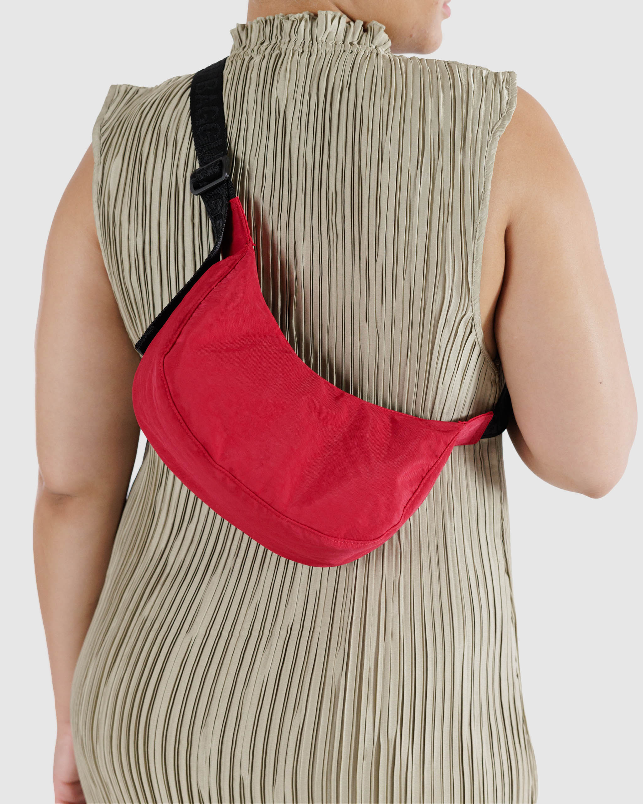 BAGGU Small Nylon Crescent Bag - Candy Apple